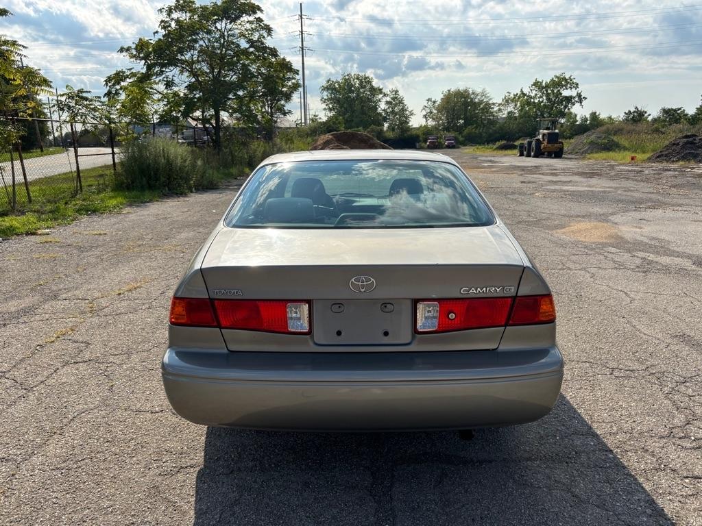 Toyota Camry CE 2001