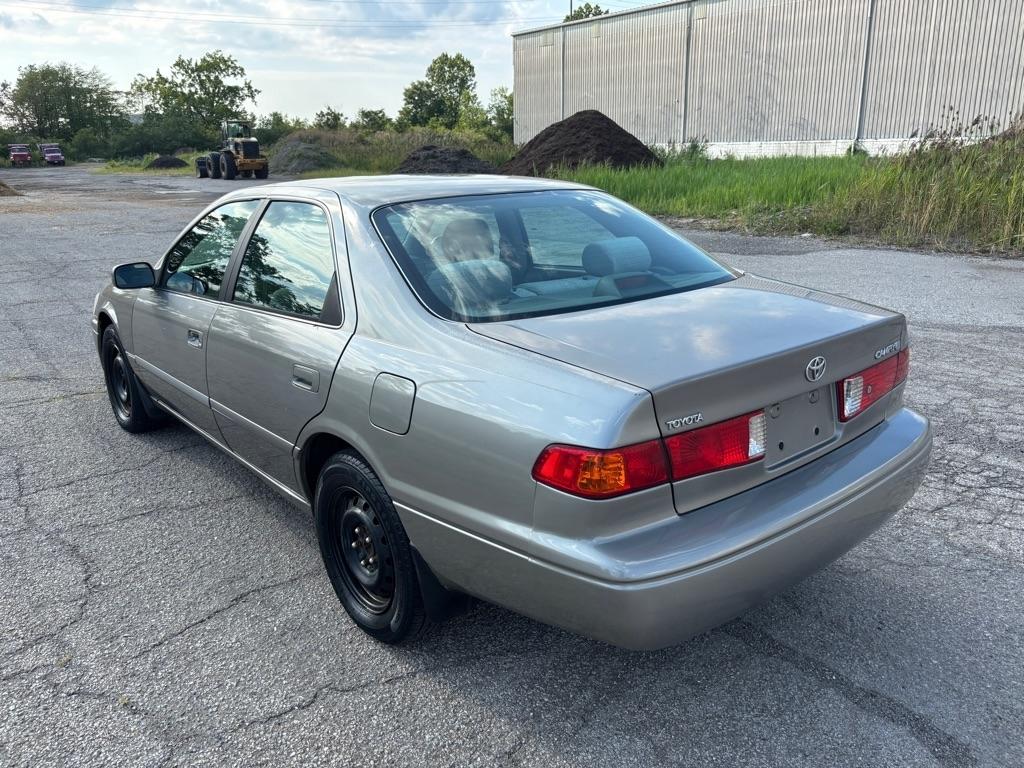 Toyota Camry CE 2001