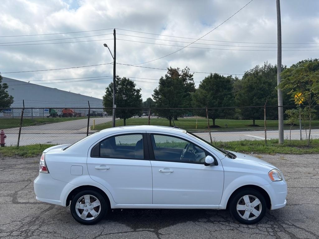 Chevrolet Aveo LS 4-Door 2011