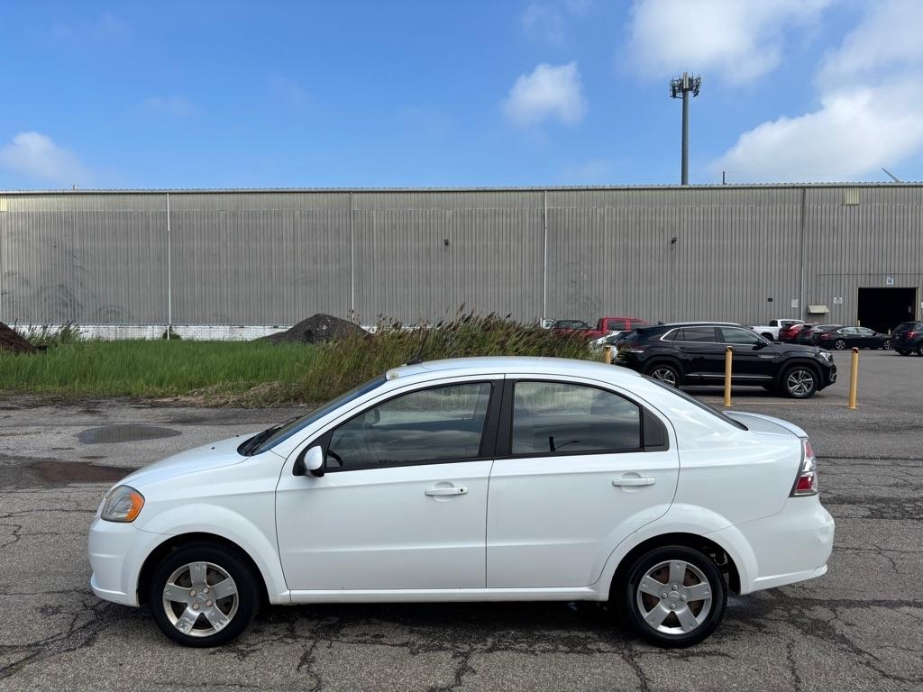 Chevrolet Aveo LS 4-Door 2011