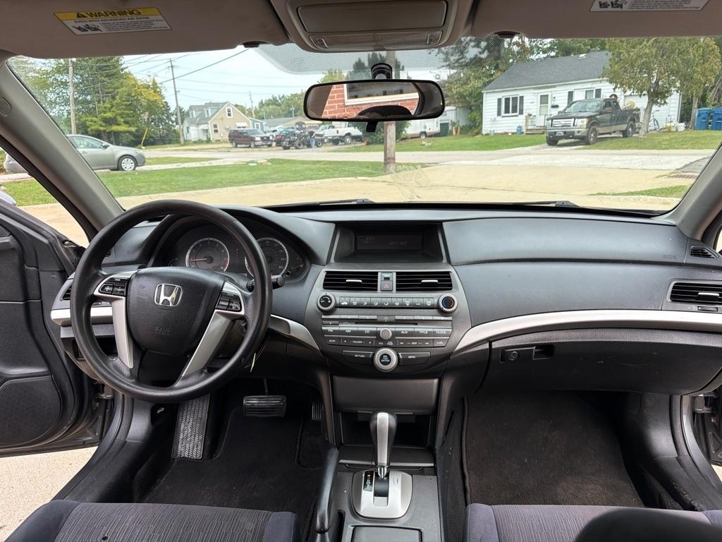 Honda Accord LX sedan AT 2012