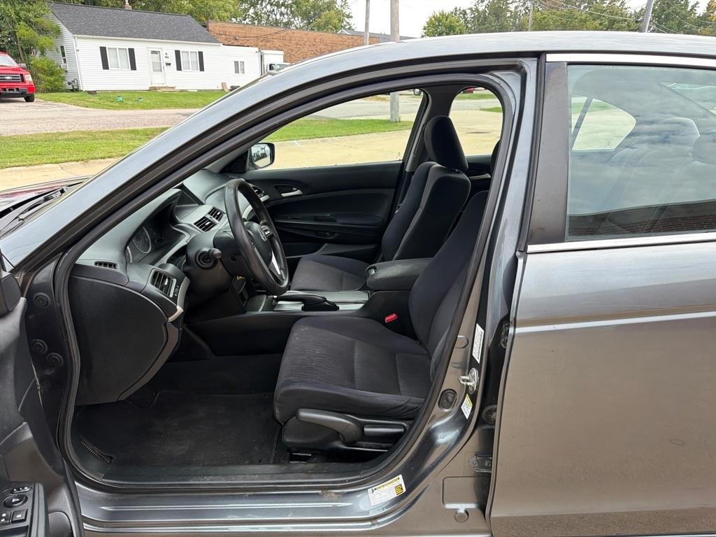 Honda Accord LX sedan AT 2012