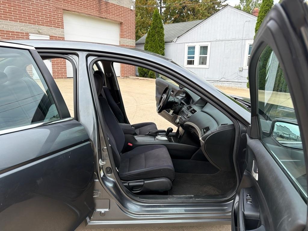 Honda Accord LX sedan AT 2012