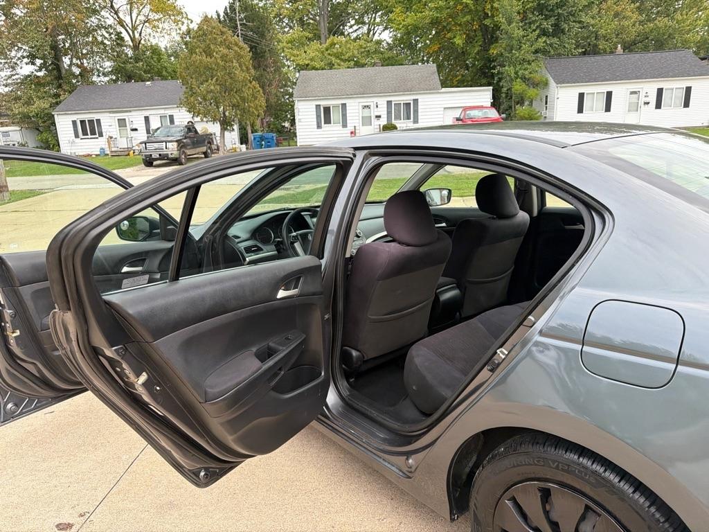 Honda Accord LX sedan AT 2012