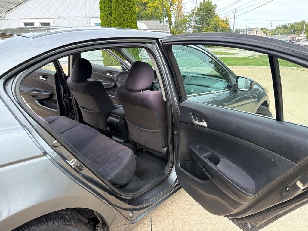 Honda Accord LX sedan AT 2012