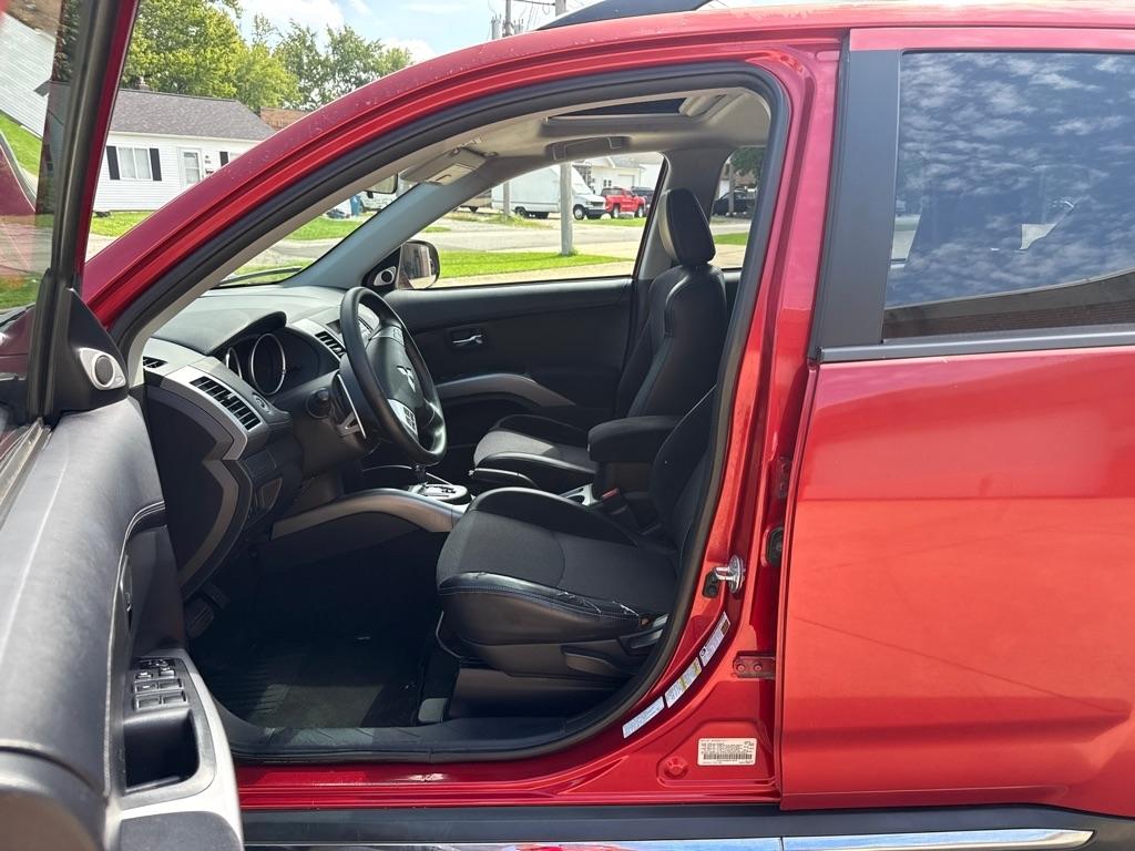 Mitsubishi Outlander SE 2WD 2011