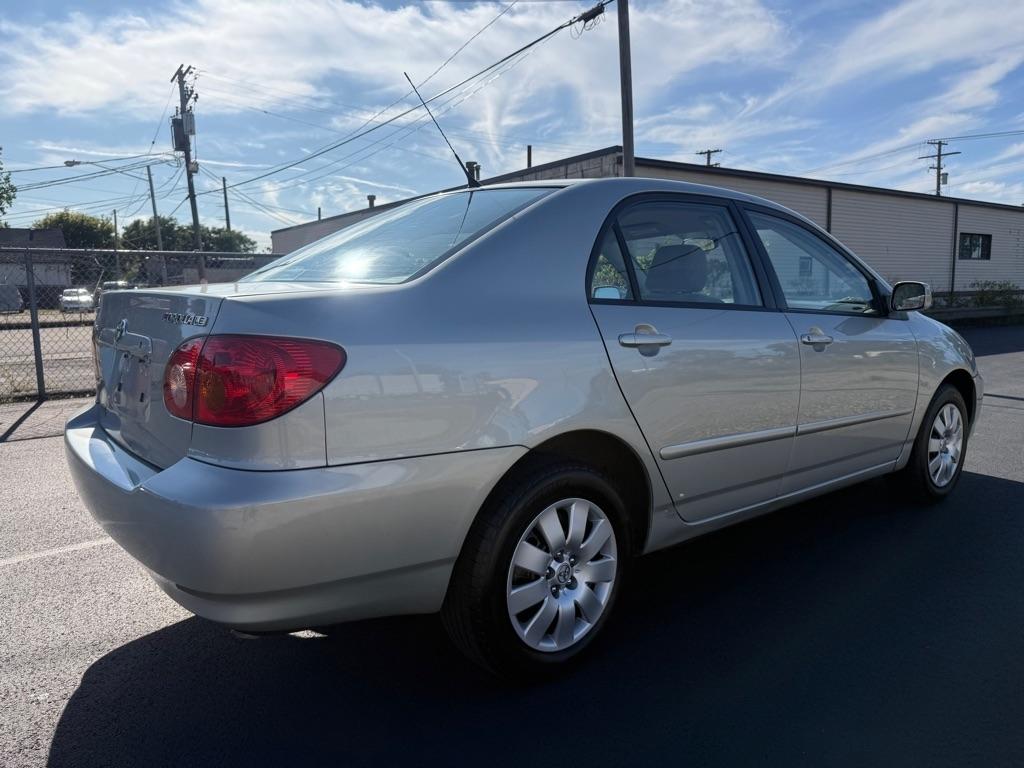 Toyota Corolla CE 2004