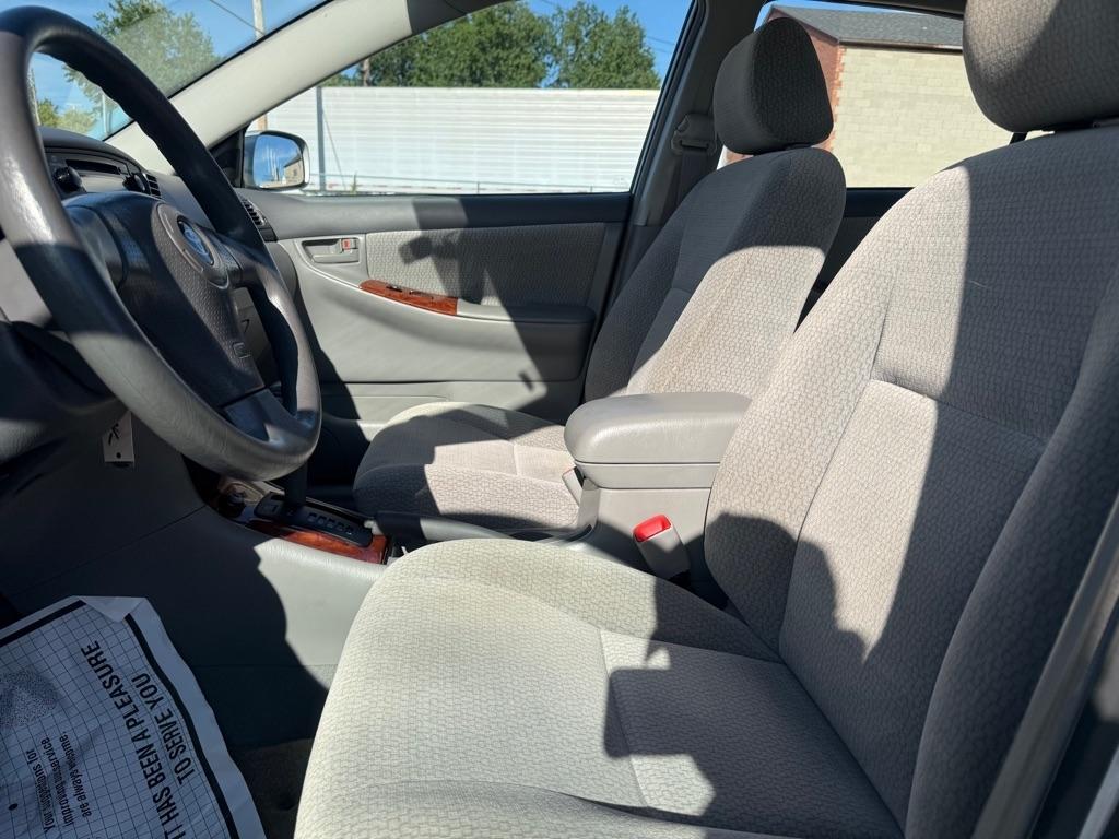 Toyota Corolla CE 2004