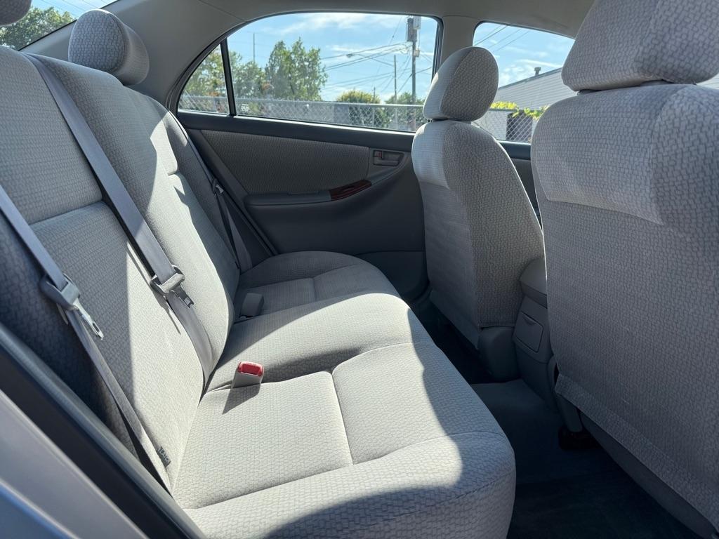 Toyota Corolla CE 2004