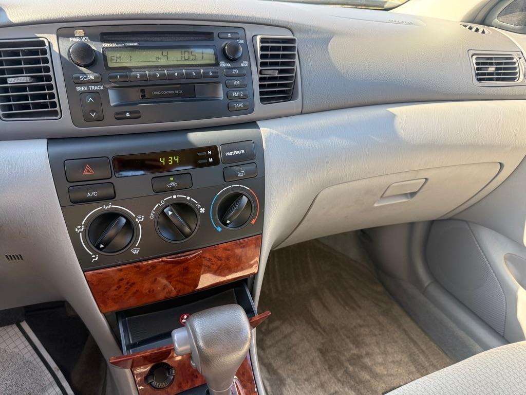 Toyota Corolla CE 2004