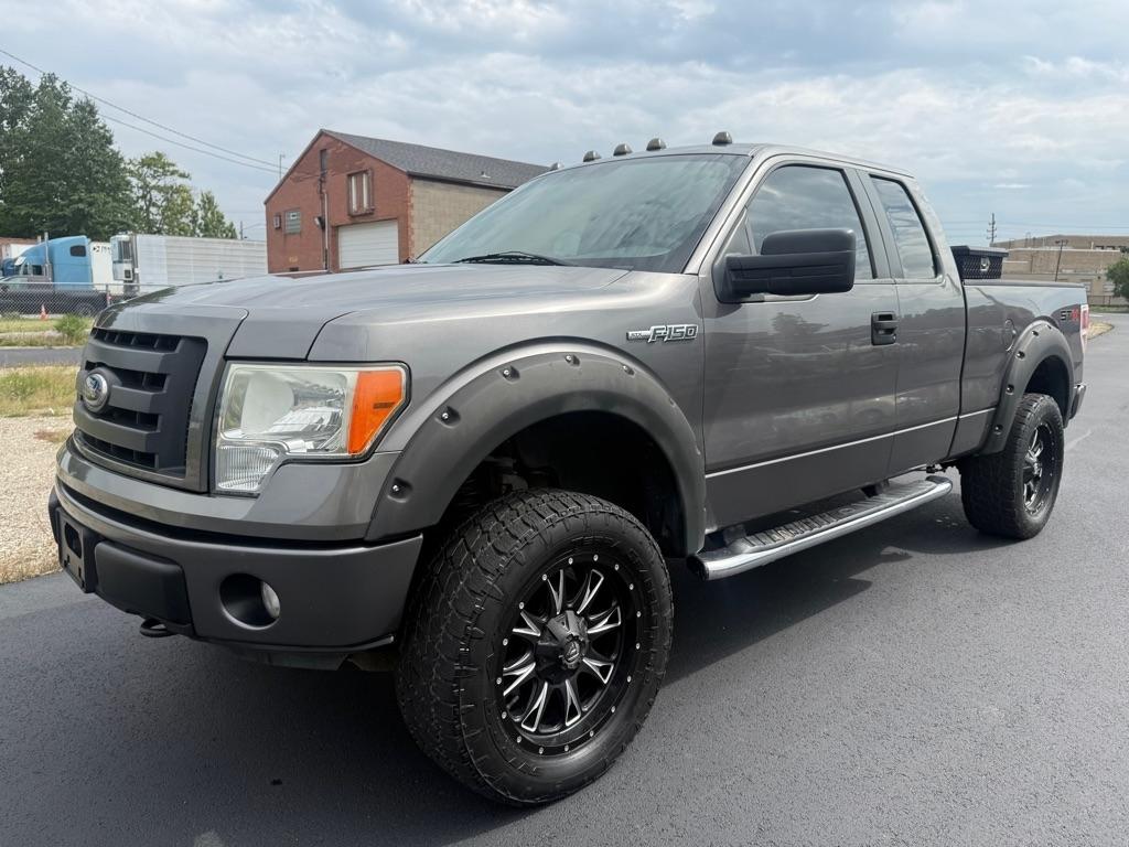 Ford F-150 XL SuperCab 8-ft. Bed 4WD 2010