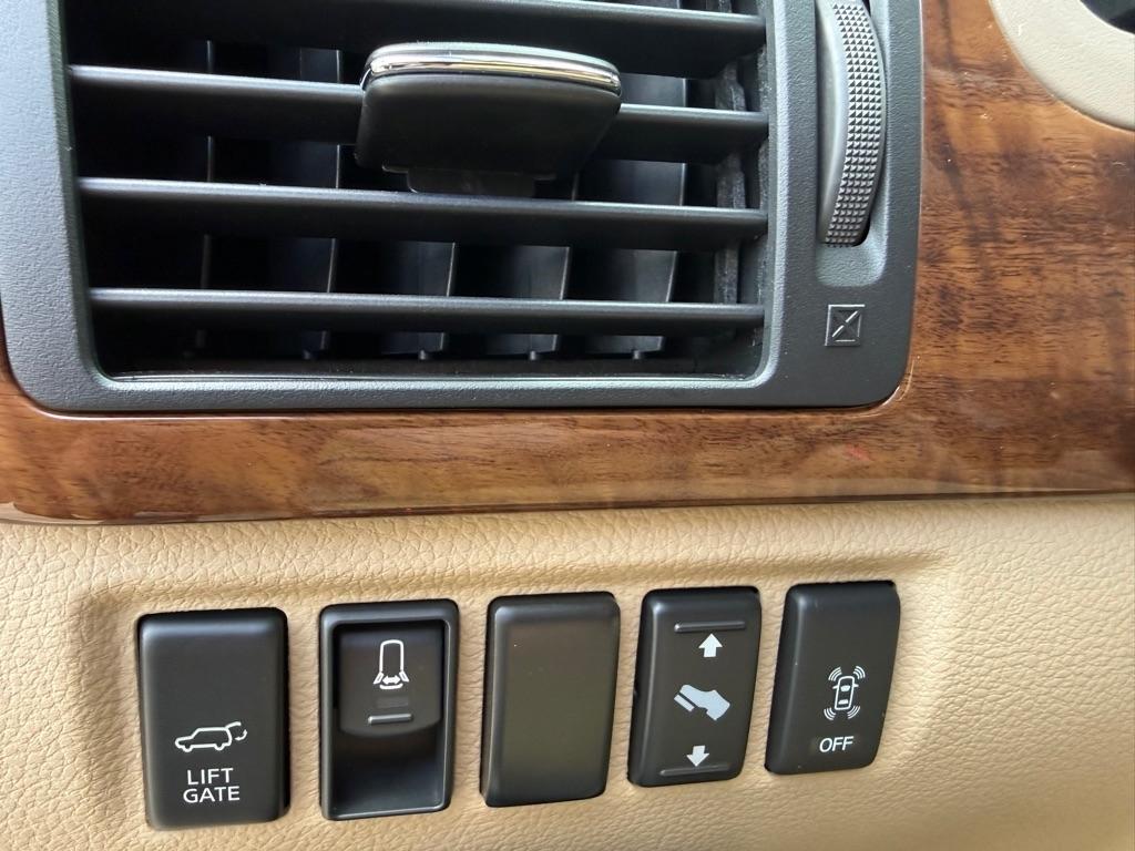 Nissan Armada SV 4WD 2014