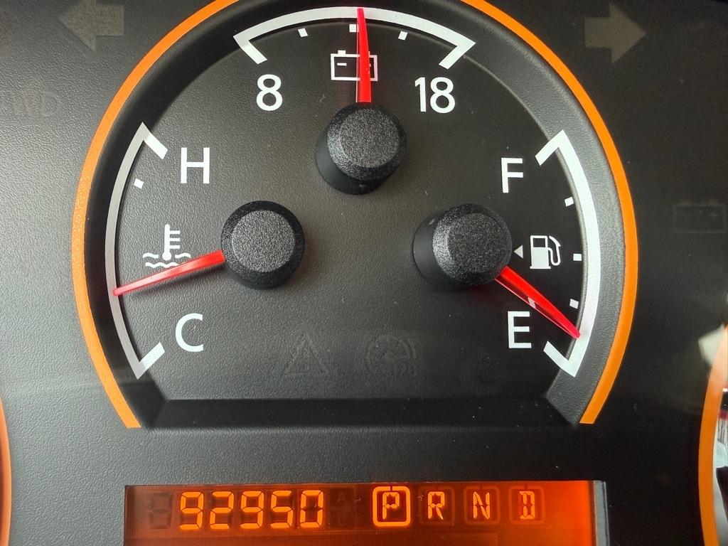 Nissan Armada SV 4WD 2014