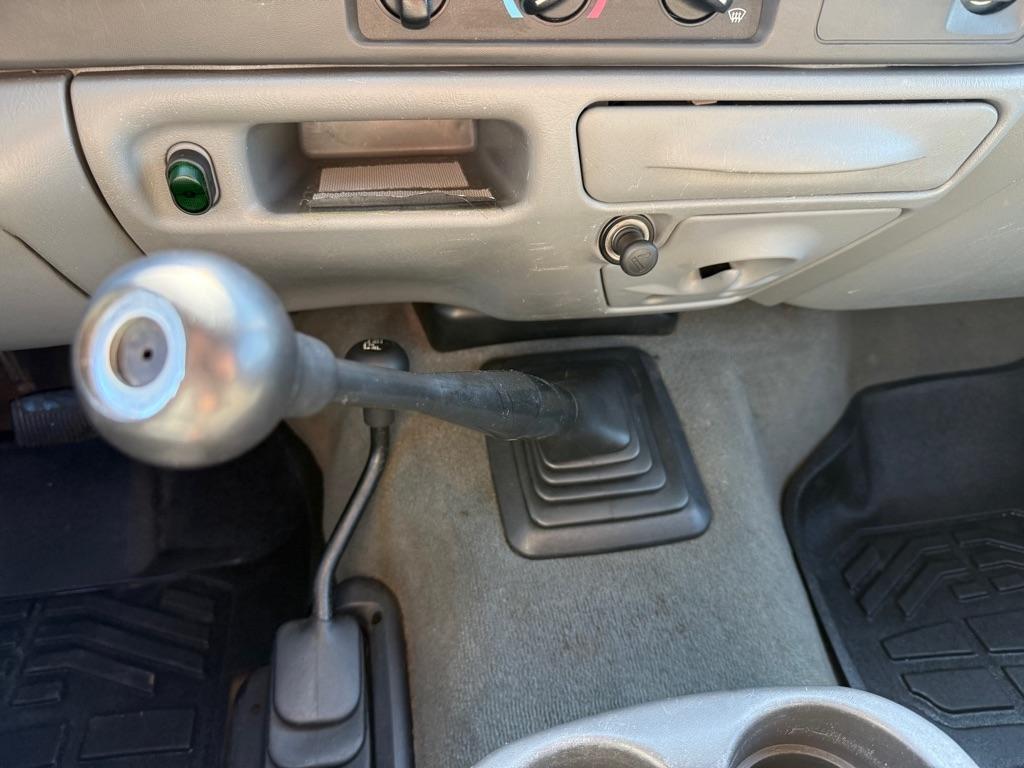 Ford F-250 SD XL SuperCab 4WD 2004