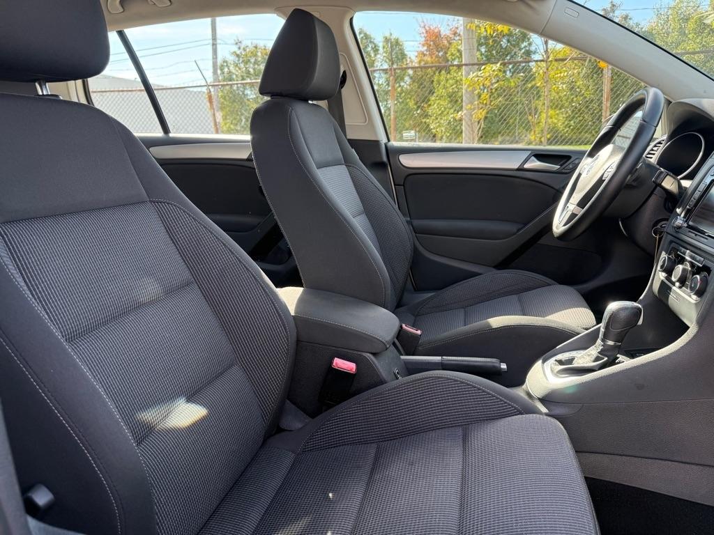 Volkswagen Golf 2.0L TDI w/Tech Package 4 Door 2014