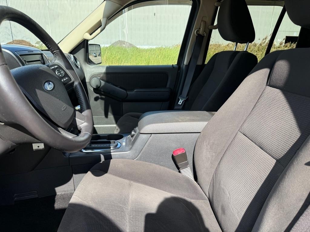 Ford Explorer XLT 4.0L AWD 2010