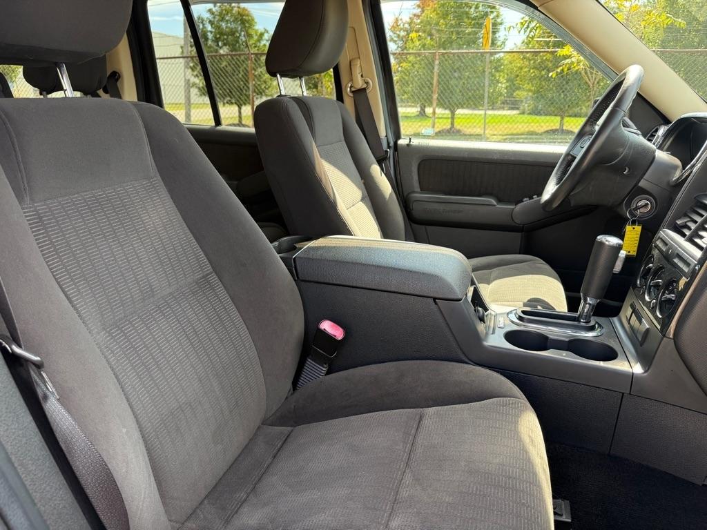 Ford Explorer XLT 4.0L AWD 2010