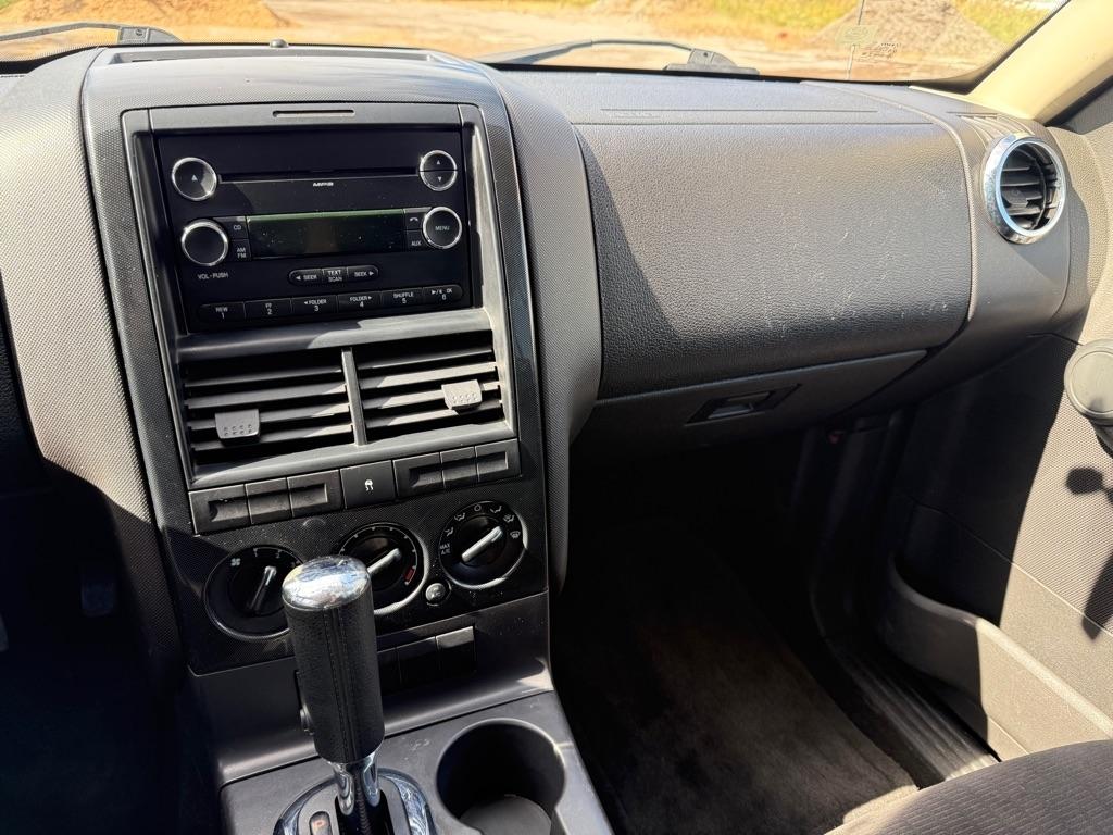 Ford Explorer XLT 4.0L AWD 2010