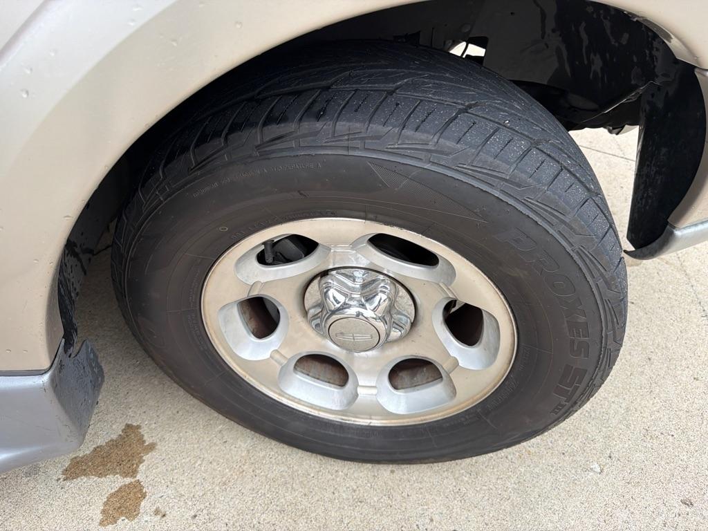 Lincoln Navigator 2WD 2002