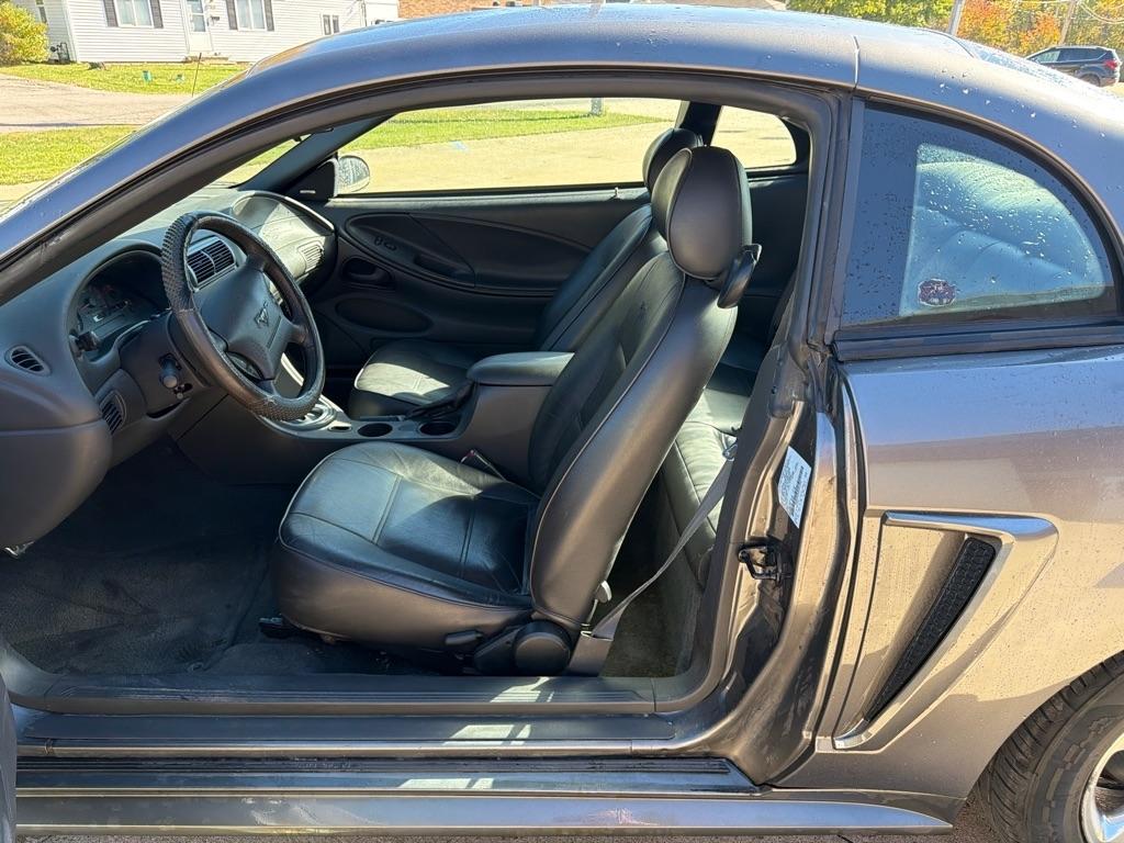 Ford Mustang Standard Coupe 2003
