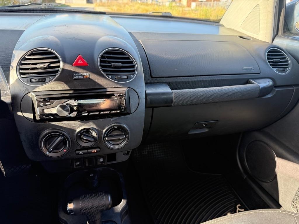 Volkswagen New Beetle S 2008