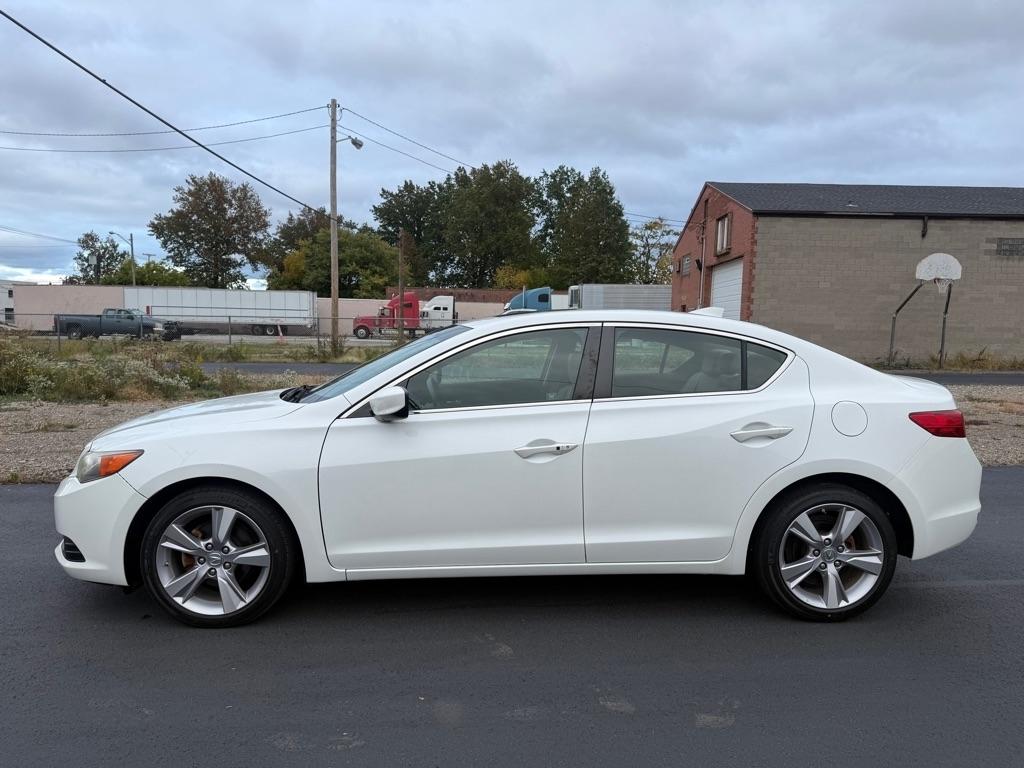 Acura ILX 5-Spd AT w/ Premium Package 2013