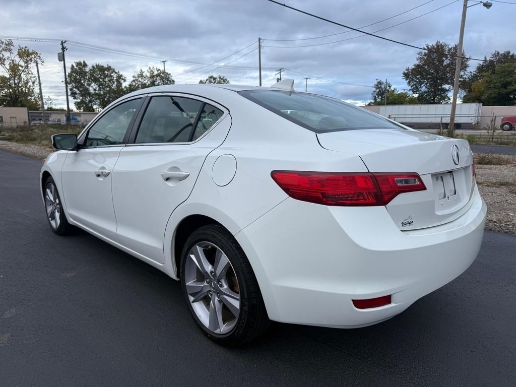 Acura ILX 5-Spd AT w/ Premium Package 2013