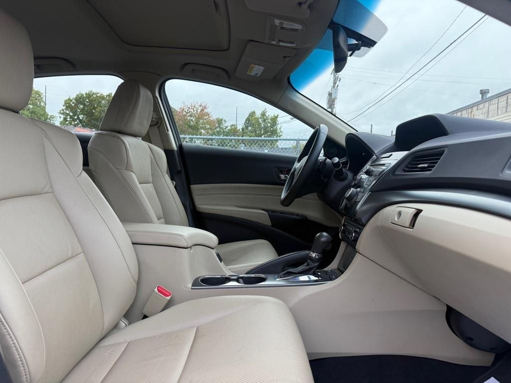Acura ILX 5-Spd AT w/ Premium Package 2013