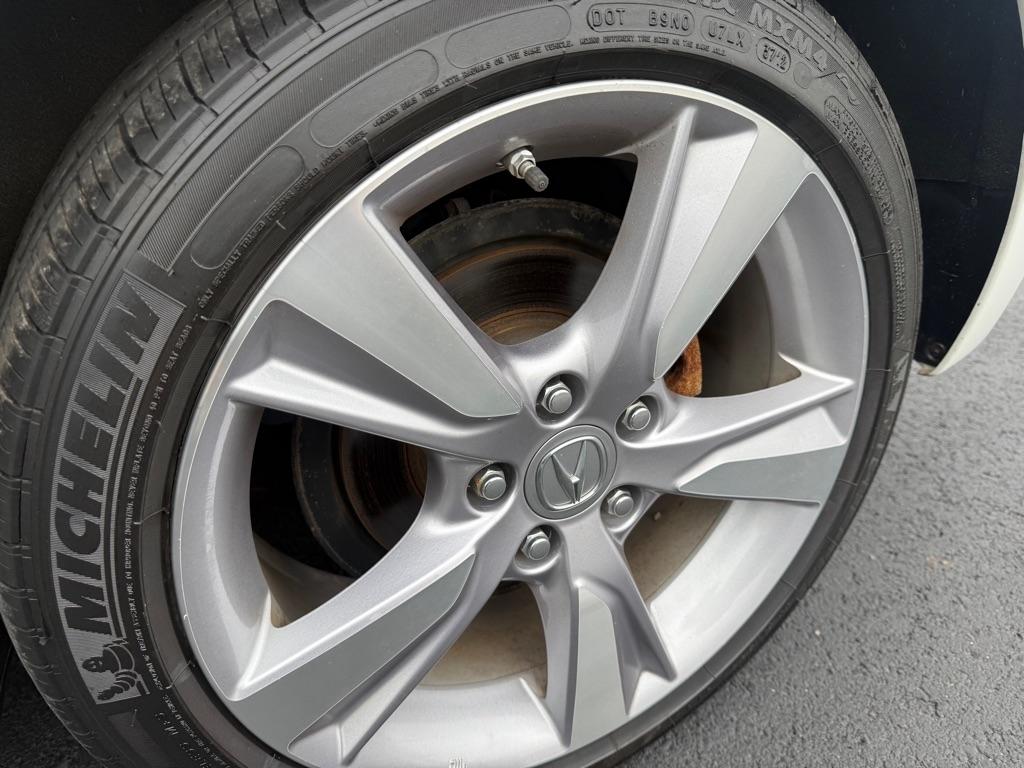 Acura ILX 5-Spd AT w/ Premium Package 2013