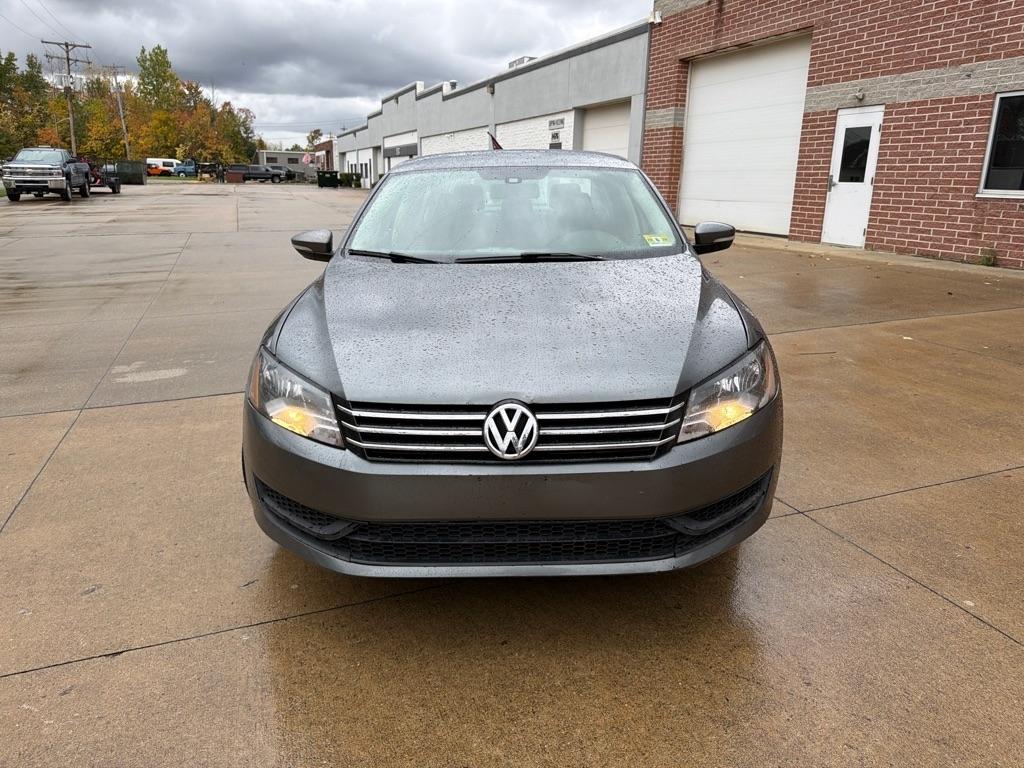 Volkswagen Passat 2.5L S W/Appearance 2013