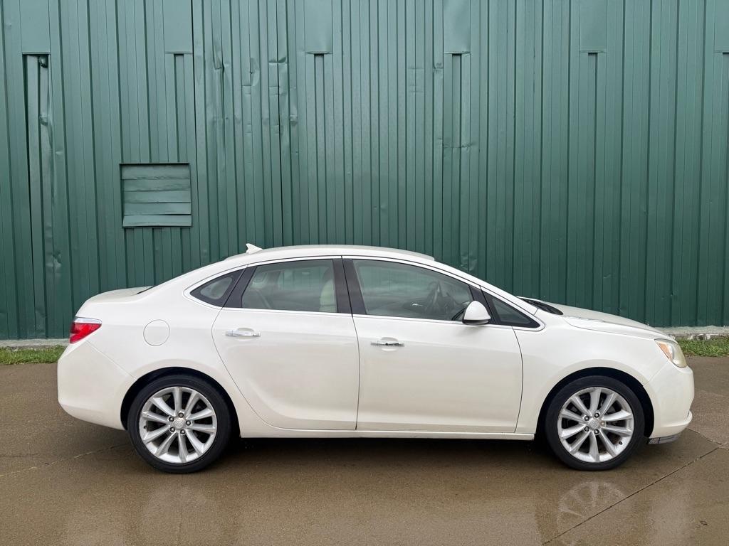 Buick Verano Base 2012