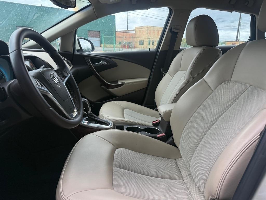 Buick Verano Base 2012
