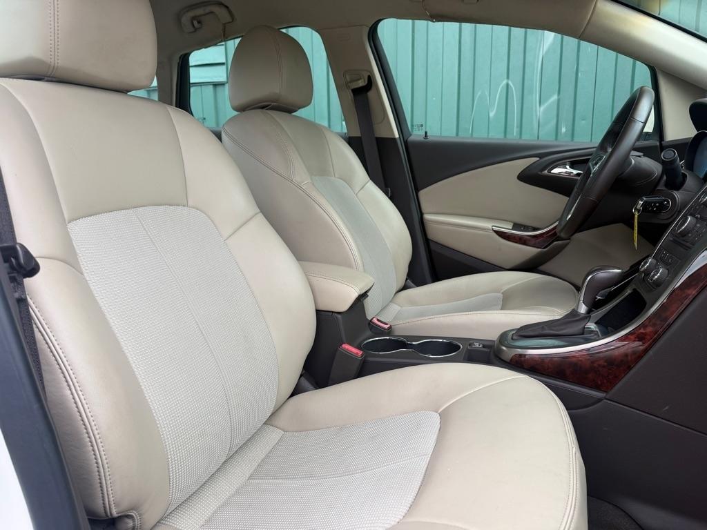 Buick Verano Base 2012