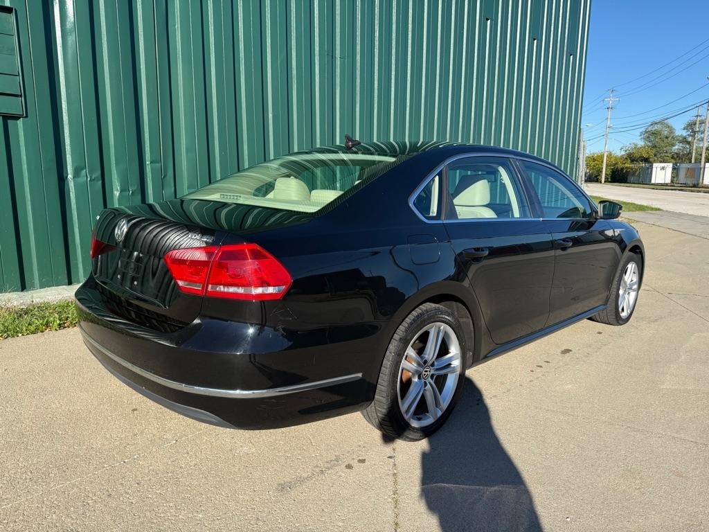 Volkswagen Passat 2.0L TDI SE MT 2013