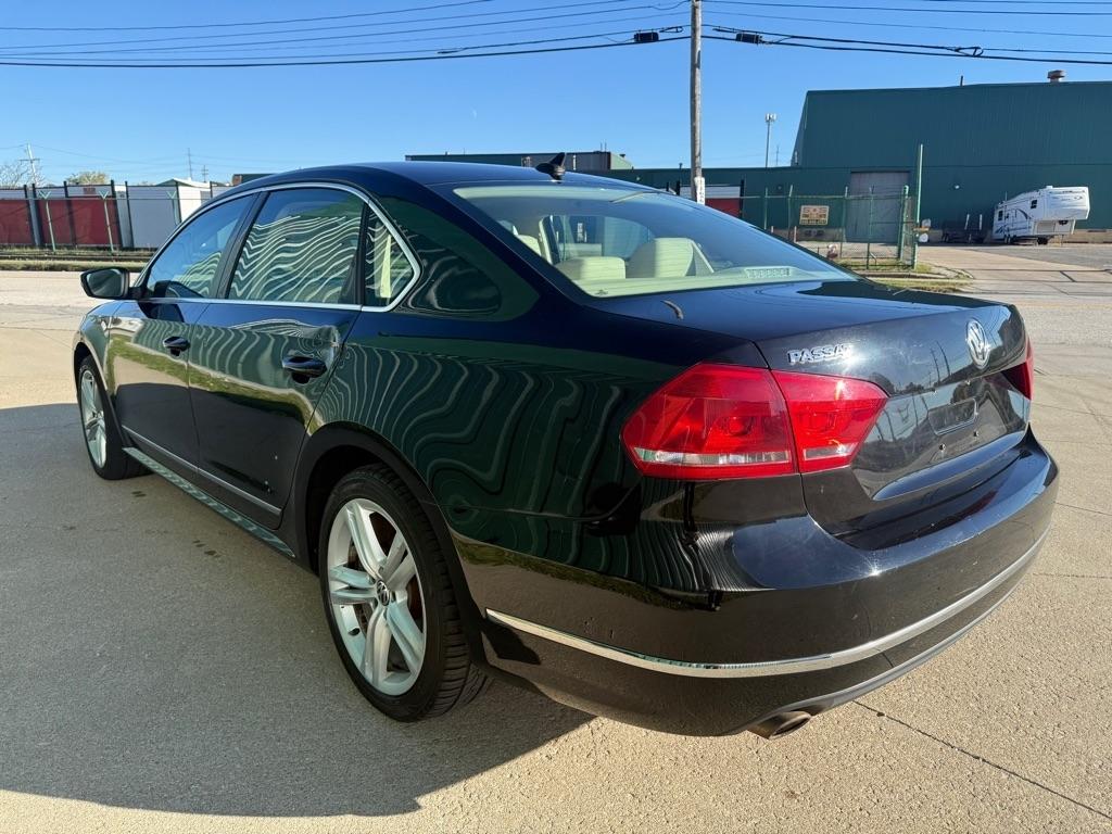 Volkswagen Passat 2.0L TDI SE MT 2013