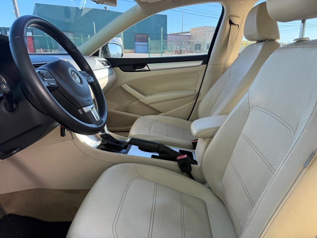 Volkswagen Passat 2.0L TDI SE MT 2013