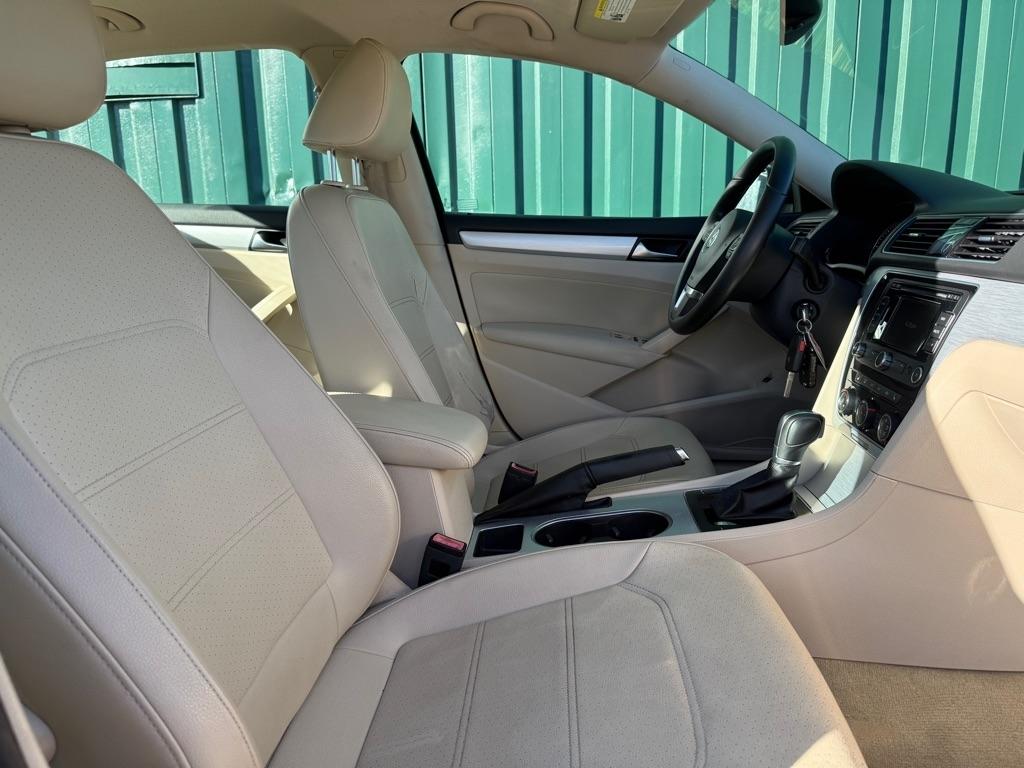 Volkswagen Passat 2.0L TDI SE MT 2013