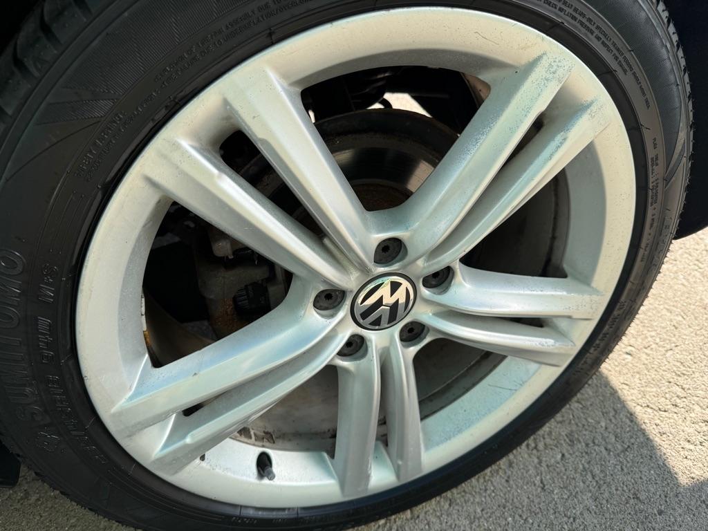 Volkswagen Passat 2.0L TDI SE MT 2013
