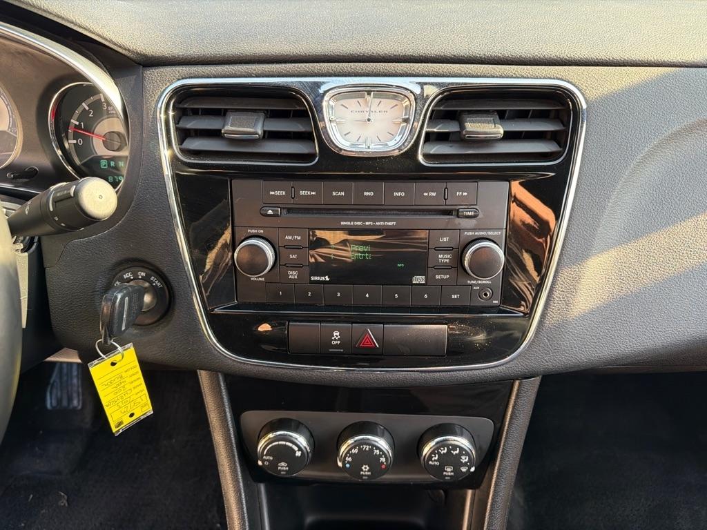 Chrysler 200 Touring 2013