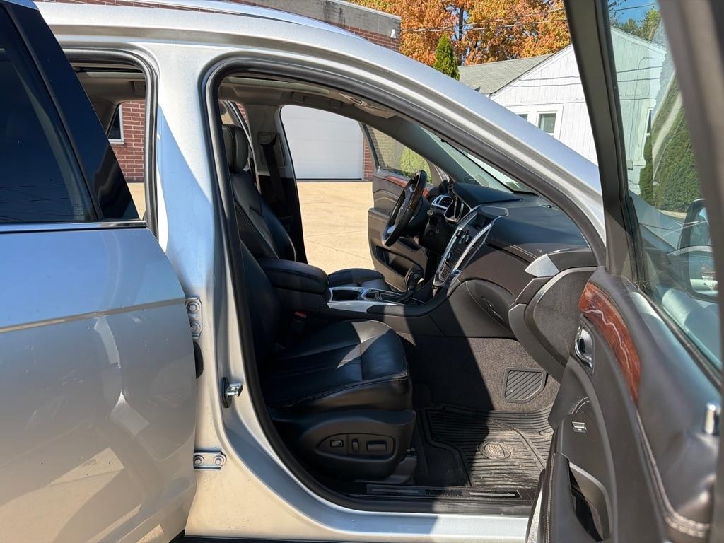Cadillac SRX Luxury AWD 2012