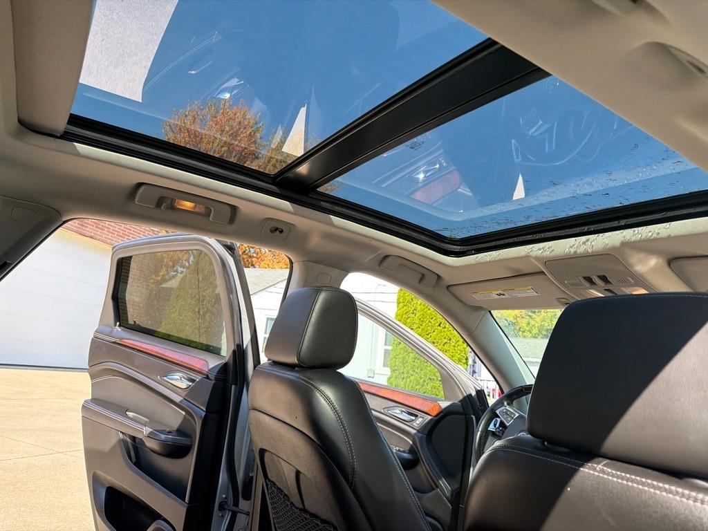 Cadillac SRX Luxury AWD 2012