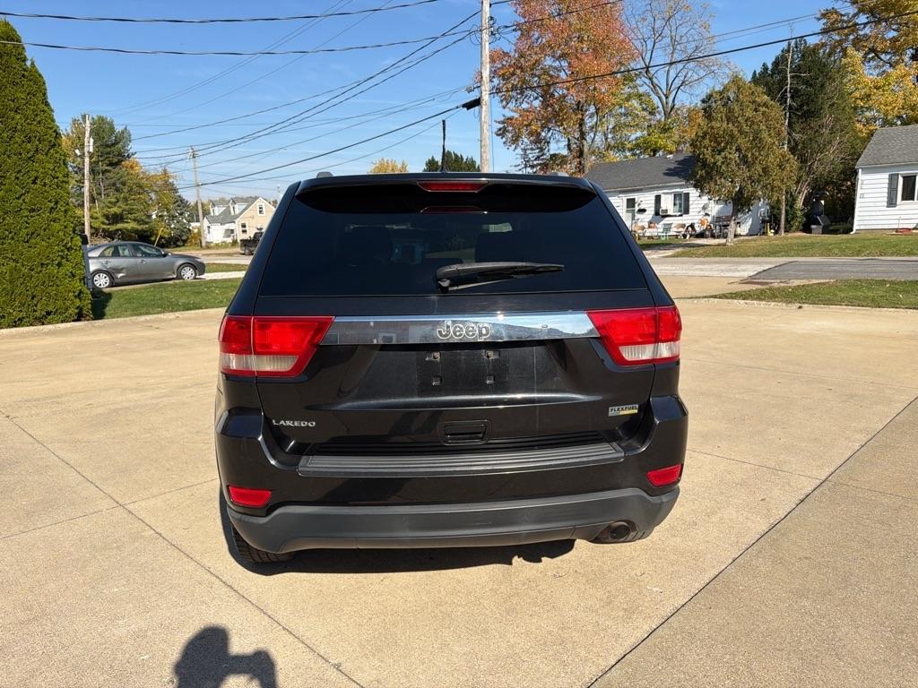 Jeep Grand Cherokee Laredo 2WD 2011
