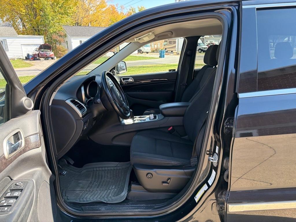Jeep Grand Cherokee Laredo 2WD 2011