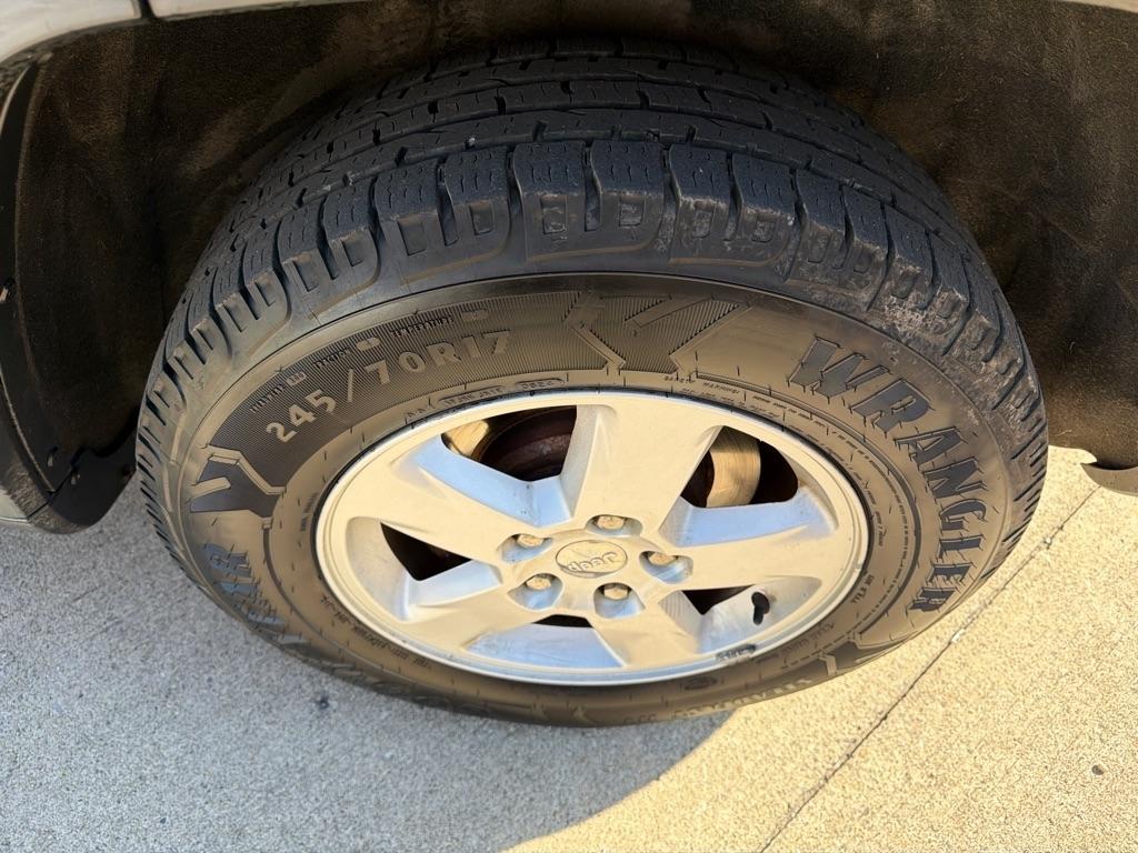 Jeep Grand Cherokee Laredo 2WD 2011