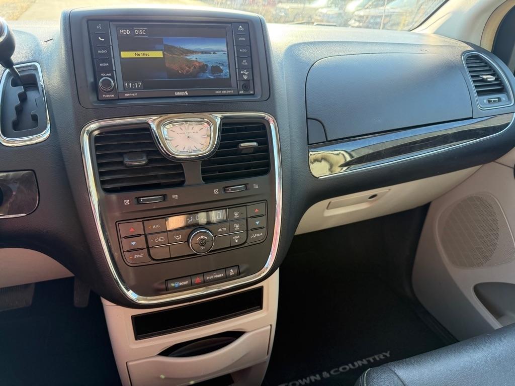 Chrysler Town & Country Touring 2013