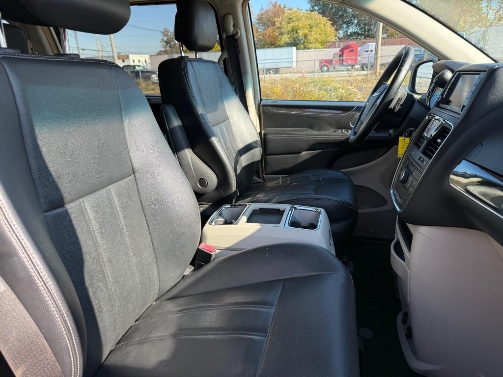 Chrysler Town & Country Touring 2013