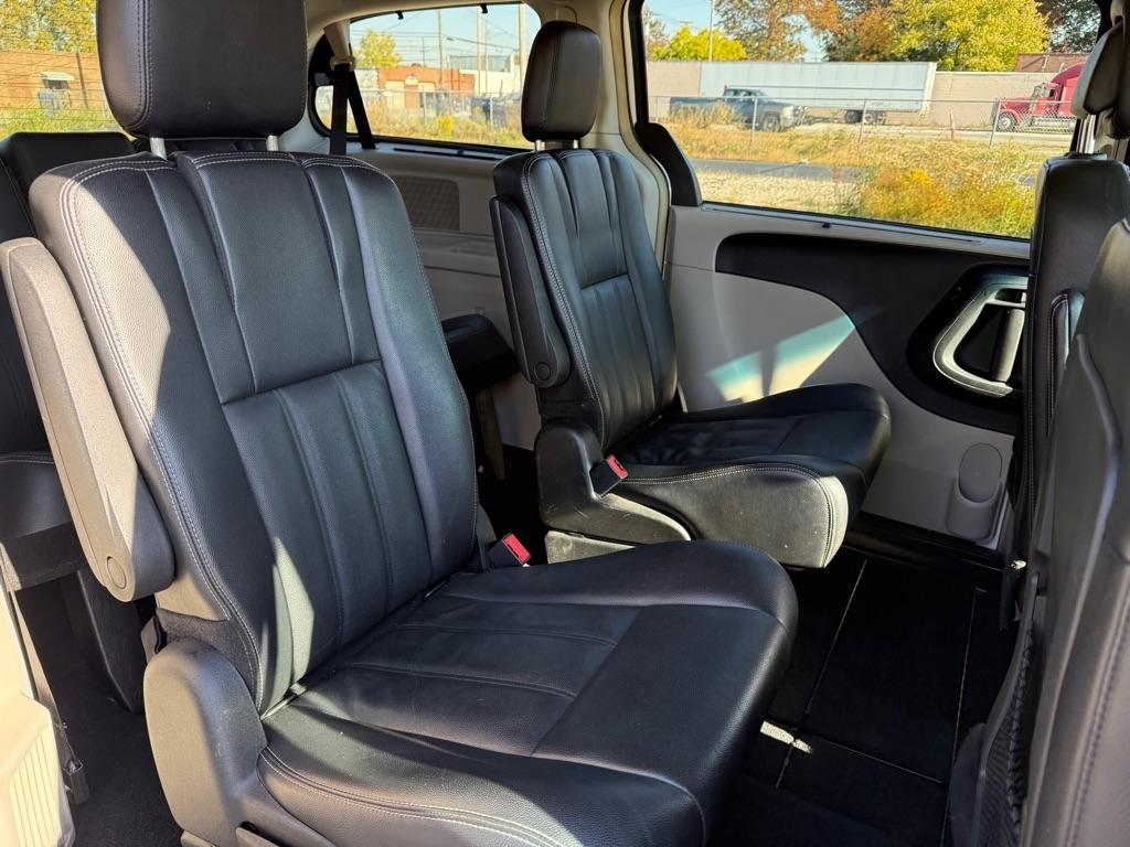 Chrysler Town & Country Touring 2013
