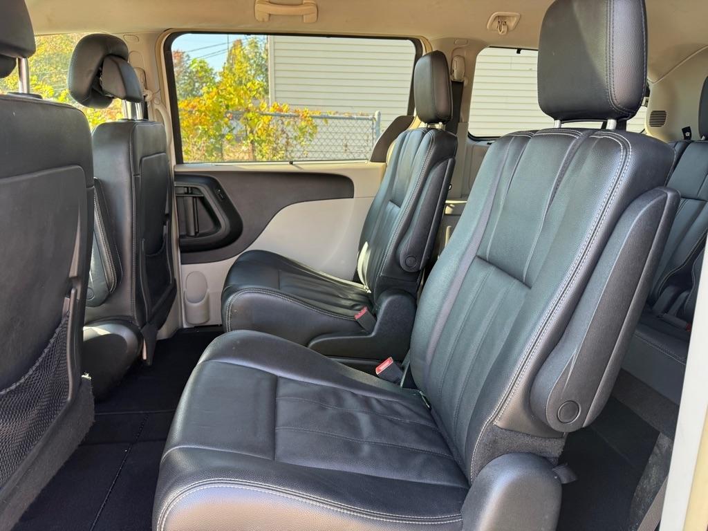 Chrysler Town & Country Touring 2013