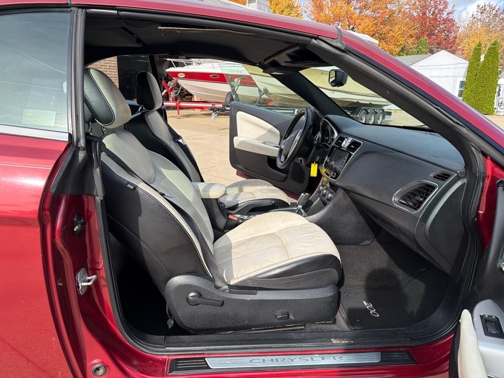 Chrysler 200 Limited Convertible 2012
