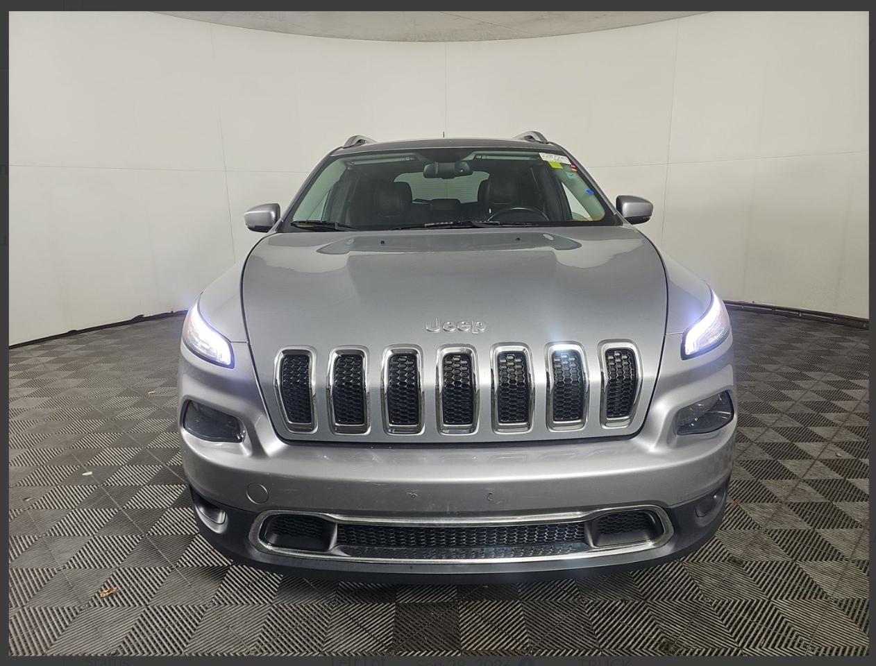Jeep Cherokee photo 2
